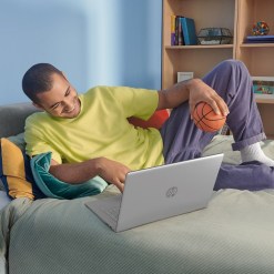 HP 17-cn2021na Intel® Core™ i3 i3-1215U Laptop 43.9 cm (17.3