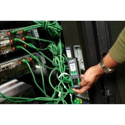 APC NetShelter Rack PDU Advanced, Metered, 7.4kW, 1Phase, 230V, 32A, 332P6, 40 Outlets - image 8